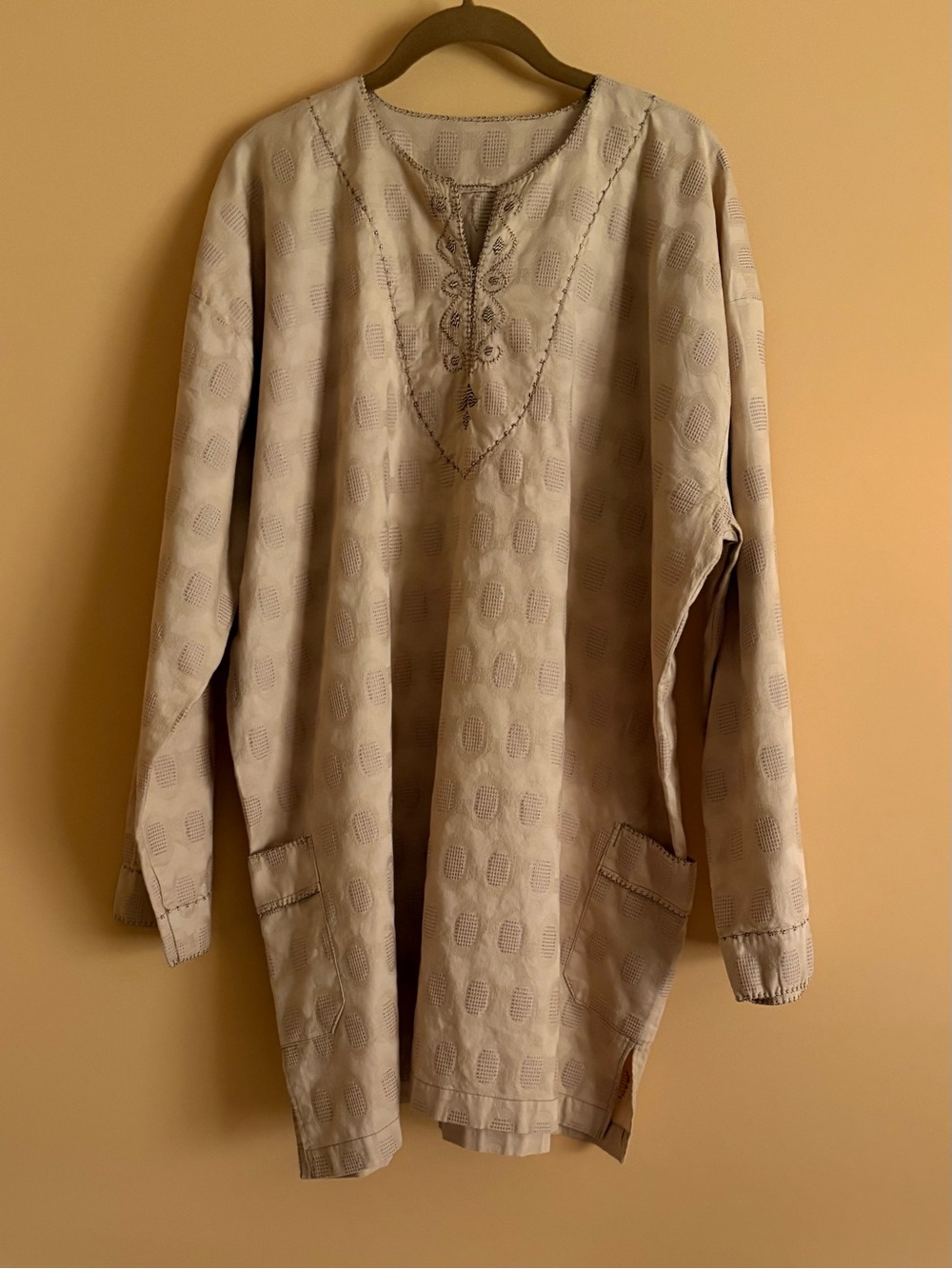 Men's Gold Jacquard Textured Kurta Tunic – Embroidered V-Neck & Pockets